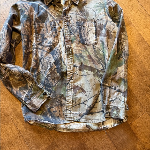 lady belle Tops - Women’s Camouflage Button-Up Shirt - Green Camo